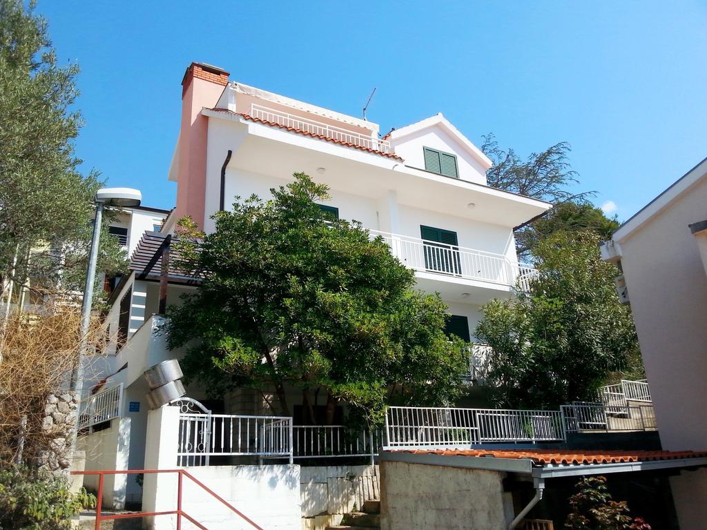 Ria Apartment *